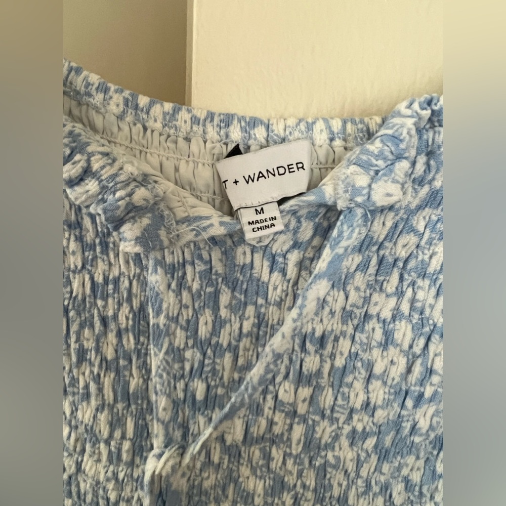Gorgeous body and thick fabric high quality light blue and white dress